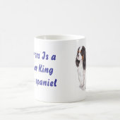 マグ: 三色の無頓着なチャールズ王スパニエル犬 コーヒーマグカップ (中央)