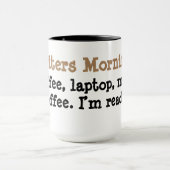 マグ-作家の朝: コーヒー、ラップトップ、より多くのコーヒー マグカップ (中央)