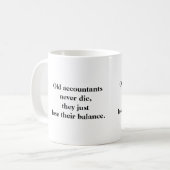 マグ-古い会計士は決して死にません コーヒーマグカップ (正面左)