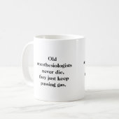 マグ-古い麻酔医は決して死にません コーヒーマグカップ (正面左)