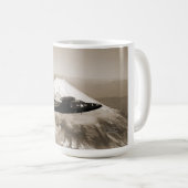 マグ: 富士山、日本上の海兵隊の航空機 コーヒーマグカップ (正面右)