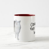 マグ – 心配する猫 (中央)