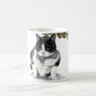 マグ: Felixの威厳があるでキャンプしている猫 コーヒーマグカップ