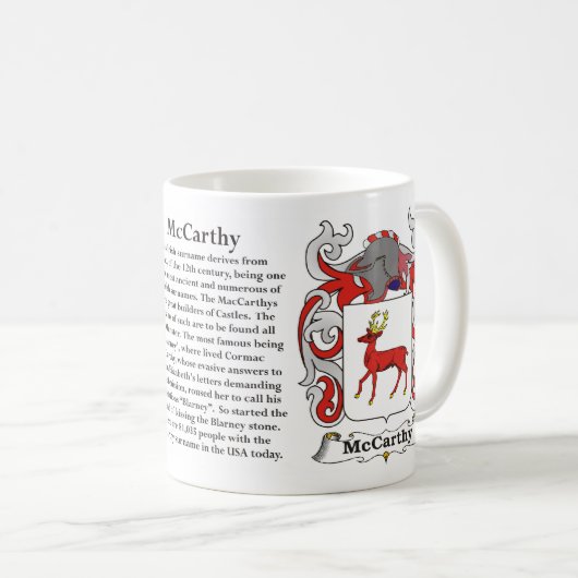 マグMcCarthy家族の紋章付き外衣 コーヒーマグカップ (正面右)
