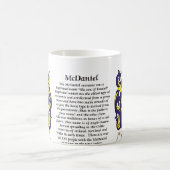 マグMcDaniel家族の紋章付き外衣 コーヒーマグカップ (中央)