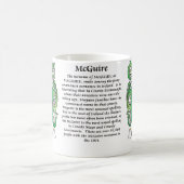 マグMcGuire家族の紋章付き外衣 コーヒーマグカップ (中央)