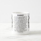 マグRamsey家族の紋章付き外衣 コーヒーマグカップ (中央)