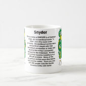 マグSnyder家族の紋章付き外衣 コーヒーマグカップ (中央)