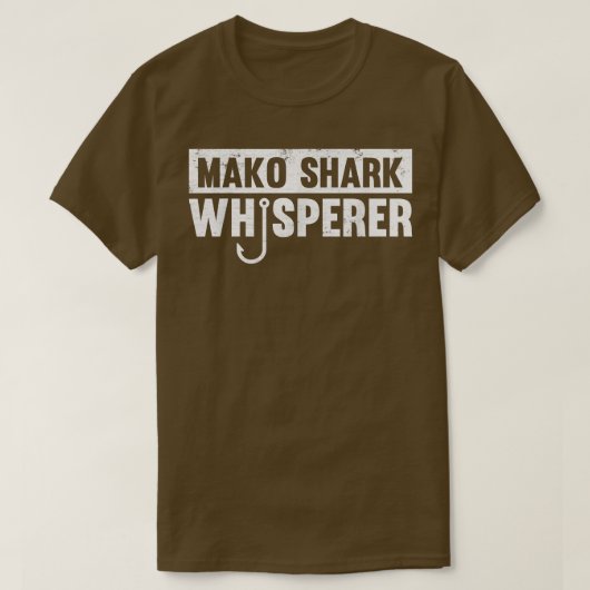 マコシャークウィスパーおもしろいラー魚釣りギフトアイディア Tシャツ (デザイン正面)