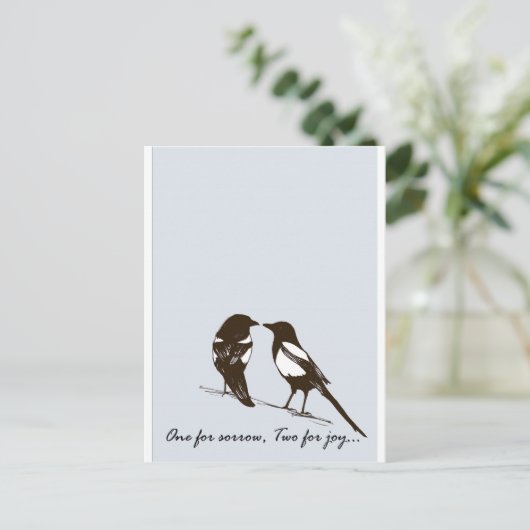 マゴパイ – 悲しみのための一つ、喜びのための二つ ポストカード (スタンド正面)