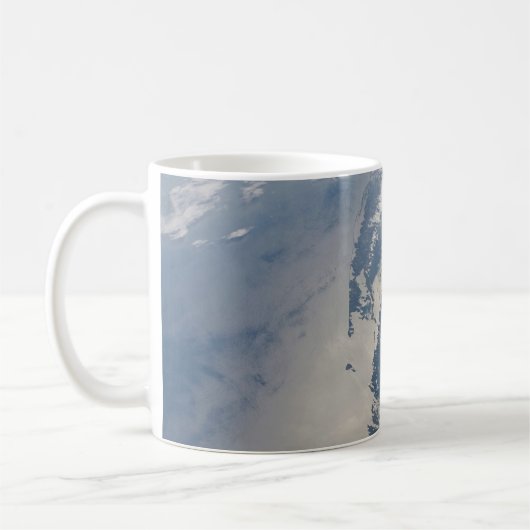 マサチューセッツの海岸線のSunglint。 コーヒーマグカップ (左)