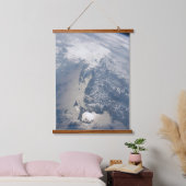 マサチューセッツの海岸線のSunglint。 吊り下げ型タペストリー (寝室)