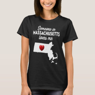 マサチューセッツ州にいる人は私をマサチューセッツ州で愛している Tシャツ