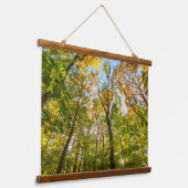 マサチューセッツ州アメスベリーの森の秋 吊り下げ型タペストリー (傾斜あり)