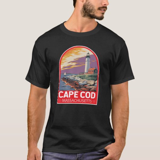 マサチューセッツ州ケープコッドの旅アートエンブレム Tシャツ (正面)