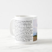 マサチューセッツ州ケープコッド、ハイランドライトハウス コーヒーマグカップ (正面左)