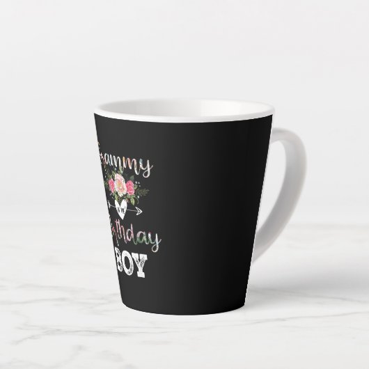 マザーアート |グラミー・オブ・ア・誕生日・ボーイ誕生日 カフェラテマグ (右アングル)