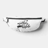 マザーオブザブライドブラック文字オンホワイトファニーパック ファニーパック (レイダウン)