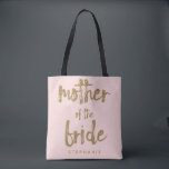マザーオブザブライド金ゴールドグリッター赤面PInk トートバッグ<br><div class="desc">この花嫁トートバッグの母は、ブライダルシャワーやメイン誇りを持ったイベントで自分の持ち物をのまわりにすべてトートするママに最適である。この赤面ピンクトートバッグはフェイク、前面に金ゴールドグリッタースタイルレタリングを備えている。これらのトートは、結婚披露宴のメンバーの名前を前面に、新郎新婦の名前と日付を背面に結婚付けてパーソナライズする。</div>