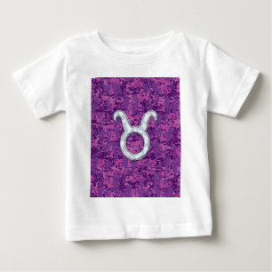 マザーオブパールタウロス〔占星術の〕十二宮図サインオンデジタル迷彩柄 ベビーTシャツ