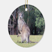 マザーカンガルーとベビージョーイ彼女のポーチ セラミックオーナメント (左)