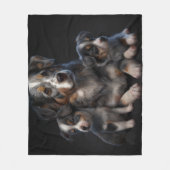 マザードッグと子犬 フリースブランケット (正面)