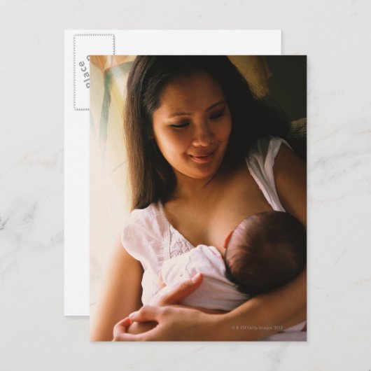 マザーブレッ食べ物を与えスト生まれたばかりの ポストカード (正面/裏面)
