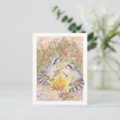 マシュマロを焼くラクーンのホリデー ポストカード (スタンド正面)