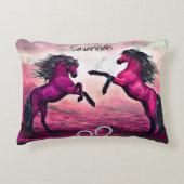 マジェンタ色のファンタジーの馬が漫画のドットに アクセントクッション (正面)