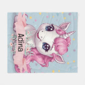 マジカルピンクベビーユニコーンスターズ名前をカスタムする フリースブランケット (正面(横))