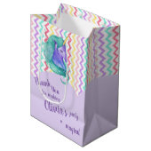 マジカルユニコーンシェブロンパステル子供の誕生日フリット ミディアムペーパーバッグ (正面アングル)