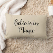 マジックを信じて ベージュの枕 ランバークッション (ブランケット)