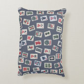 マジョングタイルデザインオン濃い青 アクセントクッション (裏面(縦))