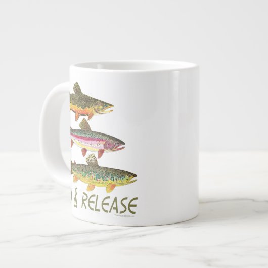 マスのキャッチとリリース ジャンボコーヒーマグカップ (正面左)