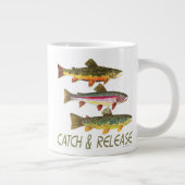 マスのキャッチとリリース ジャンボコーヒーマグカップ (右)