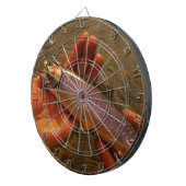 マスを手に ダーツボード (正面右)