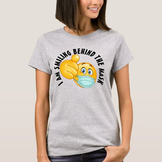マスクの後ろで微笑む Tシャツ (正面)