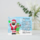 マスクをした人種のサンタとエルフの手紙を子供に シーズンポストカード (スタンド正面)