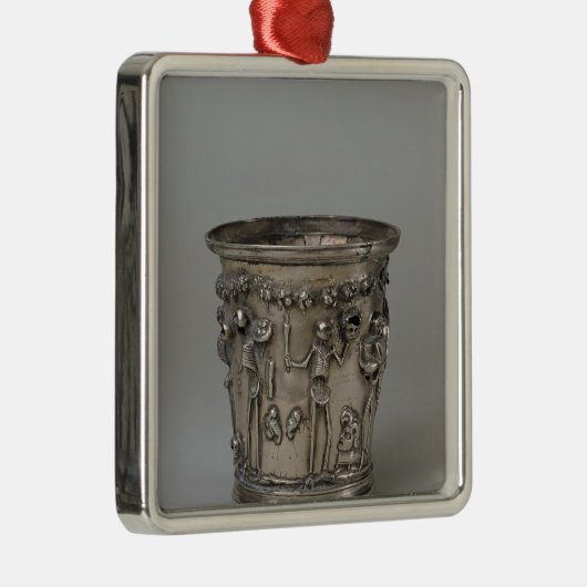 マスクを握る骨組を搭載するゴブレットのエンボス メタルオーナメント (右)