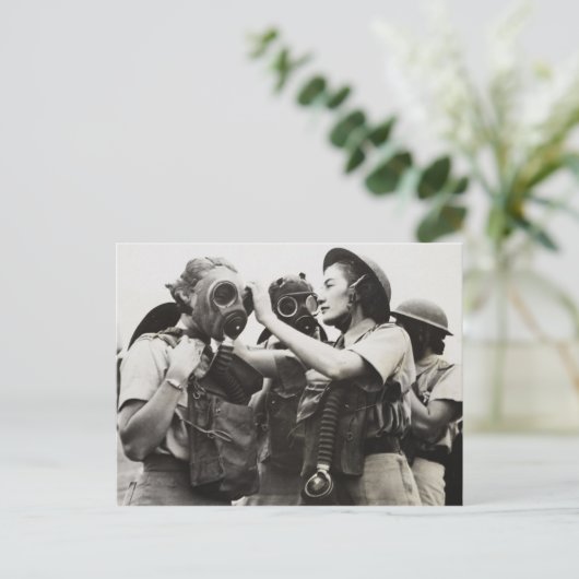 マスクを着用したWAAF ポストカード (スタンド正面)