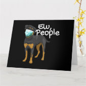 マスクサインを着た女性おもしろい犬-ロットワイラー カード (黄色い花)