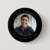 マスクボタンを付けたときの社員証写真 缶バッジ (正面)