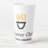 マスターシェフ 名前を入れる 黒いフライパン 黄色い炎 煙 カフェラテマグ (正面)