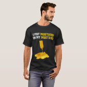 マスタードのシャツにマスタードを塗ってます Tシャツ (正面フル)