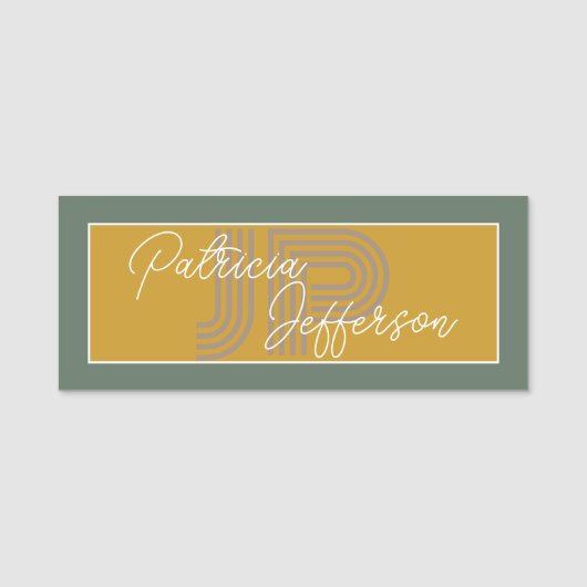 マスタードイエローとセージ緑の手書きモノグラム 名札 (正面)
