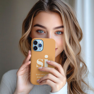 マスタードエレガントモノグラムイニシャル iPhone 13 PRO MAXケース