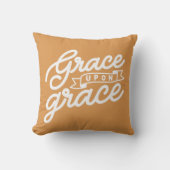 マスタードクリスチャンのグレイスオンの猶予装飾用クッション クッション (正面)