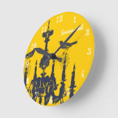 マスタードパーソナライズされたイエローシャンデリア鳥の時計 ラウンド壁時計 (傾斜)