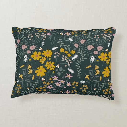 マスタードフローラカブトムシ&ビーズボヘミアンワイルドフラワー アクセントクッション (裏面)