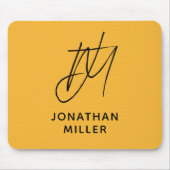 マスタードモダンイエローモノグラム マウスパッド (正面)